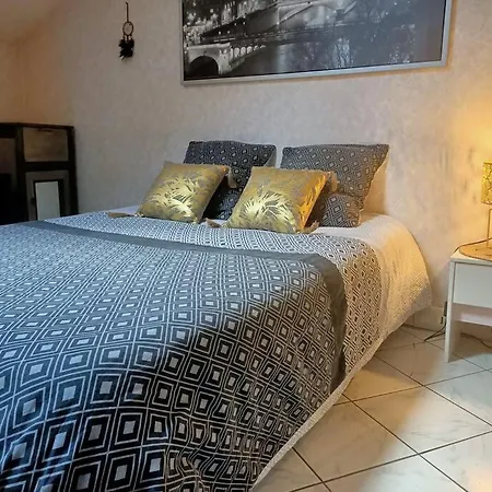 Apartment Confortable En Centre-ville + Parking Prive + Cour *