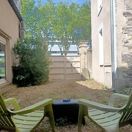 Apartment Confortable En Centre-ville + Parking Prive + Cour *