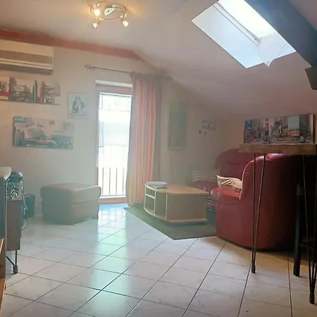 Confortable En Centre-ville + Parking Prive + Cour Apartment